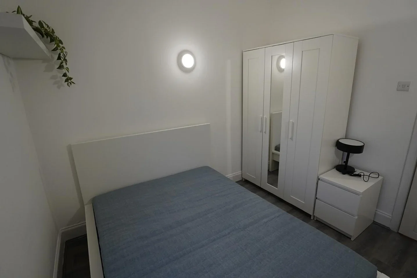 Room Harrow Road in Greater London