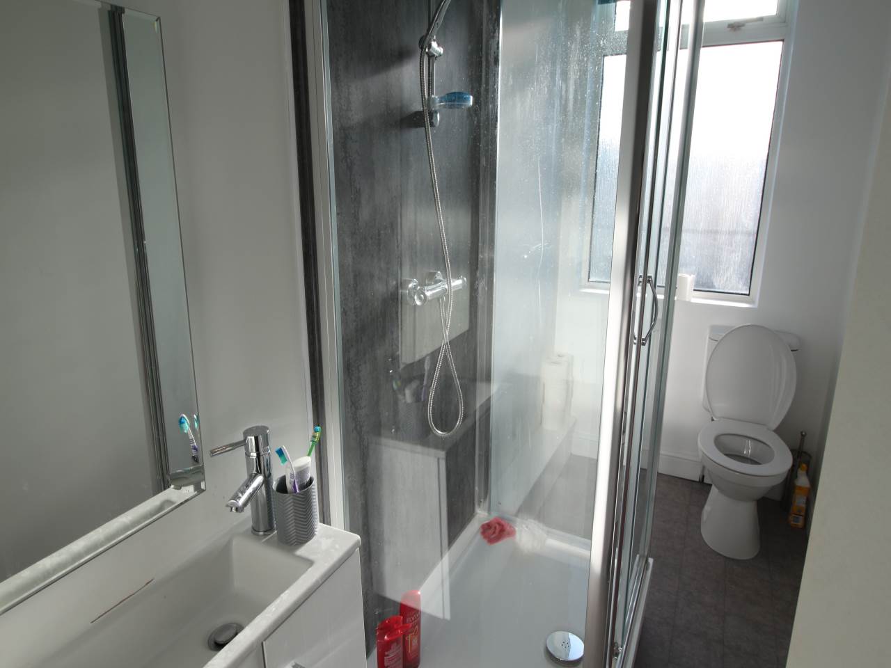 Room Silver Royd Hill in Leeds