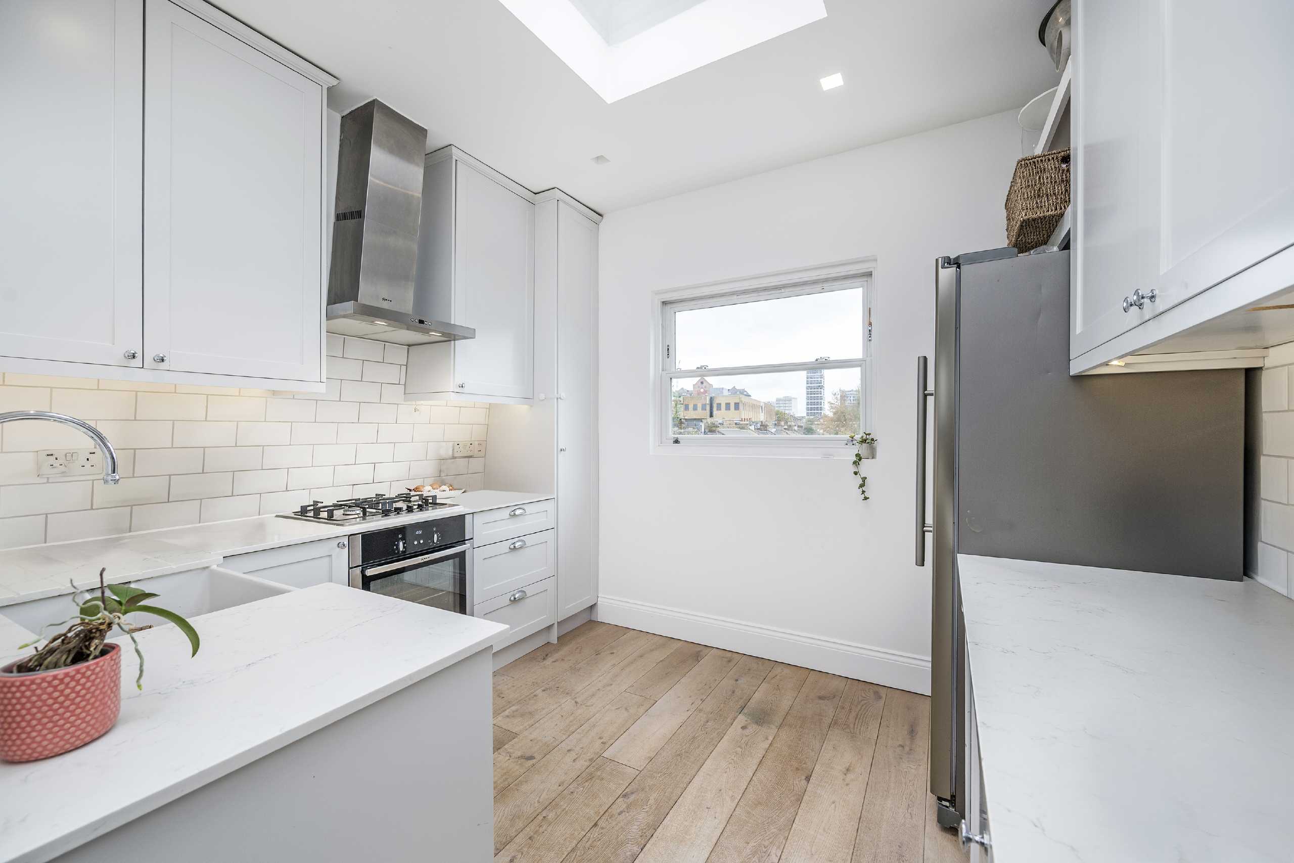 Flat Stephendale Road in Greater London