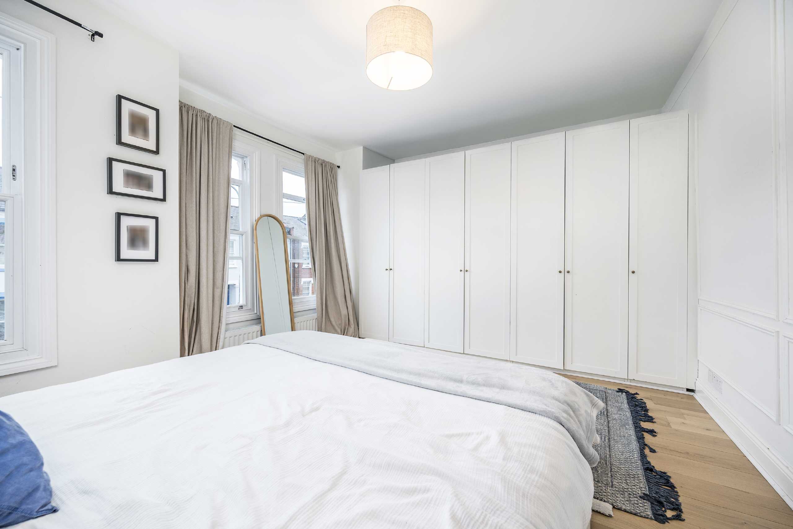 Flat Stephendale Road in Greater London