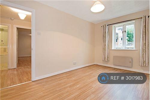 Flat Neptune Walk in Greater London