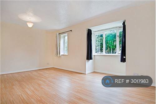 Flat Neptune Walk in Greater London