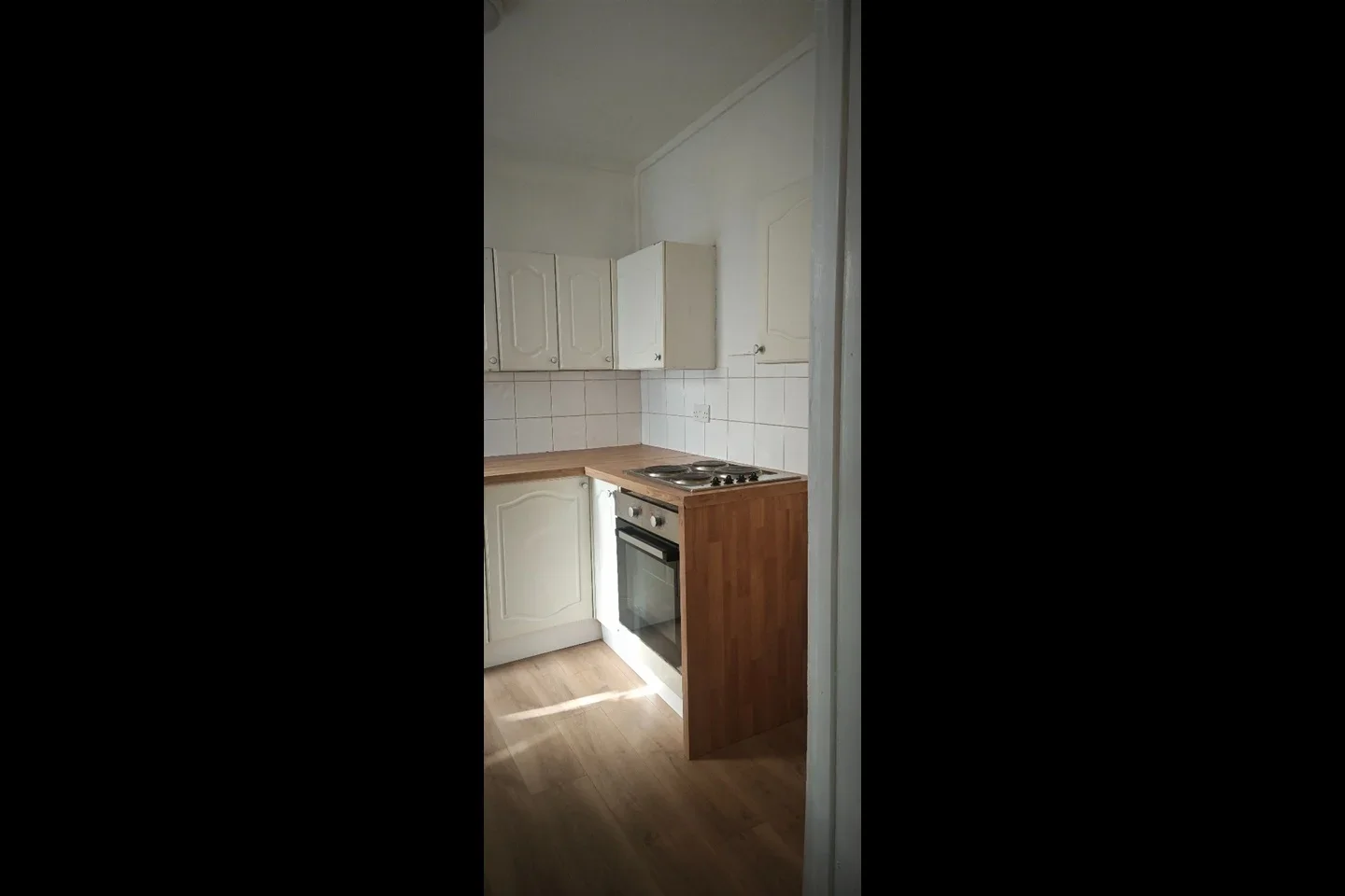 Flat Meadowbank Road in Chatham
