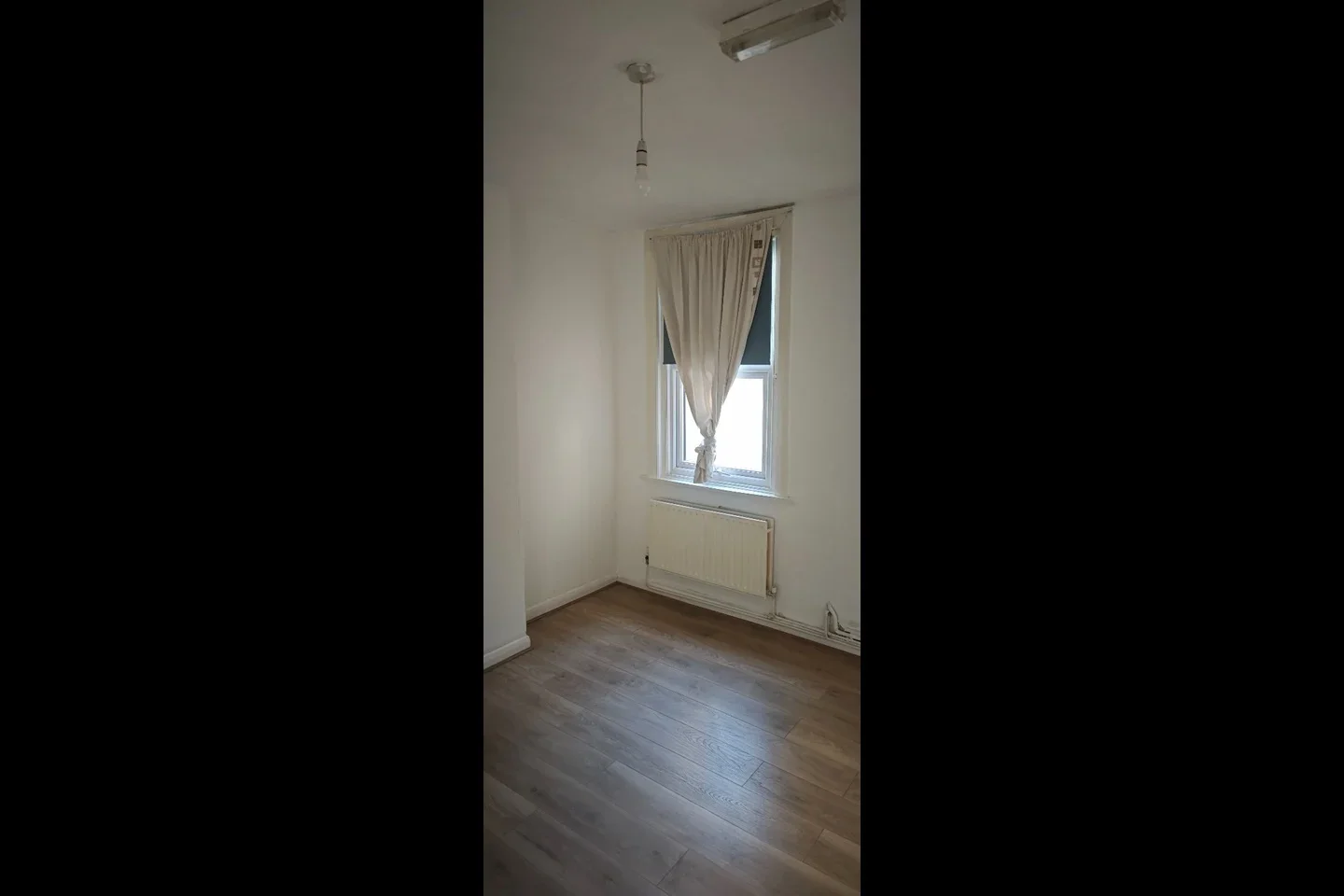 Flat Meadowbank Road in Chatham