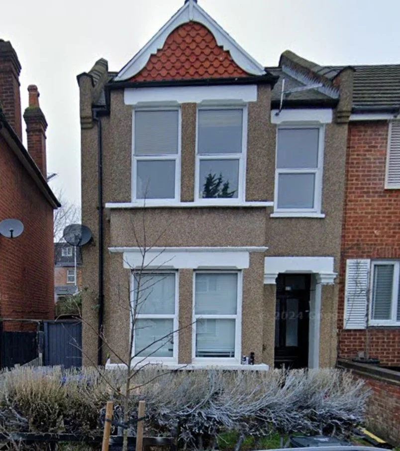 Flat Murray Road in Greater London