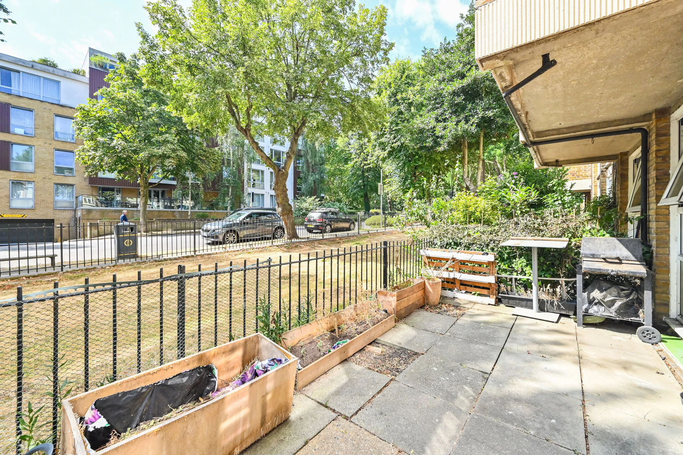 Flat Aberdeen Park in Greater London