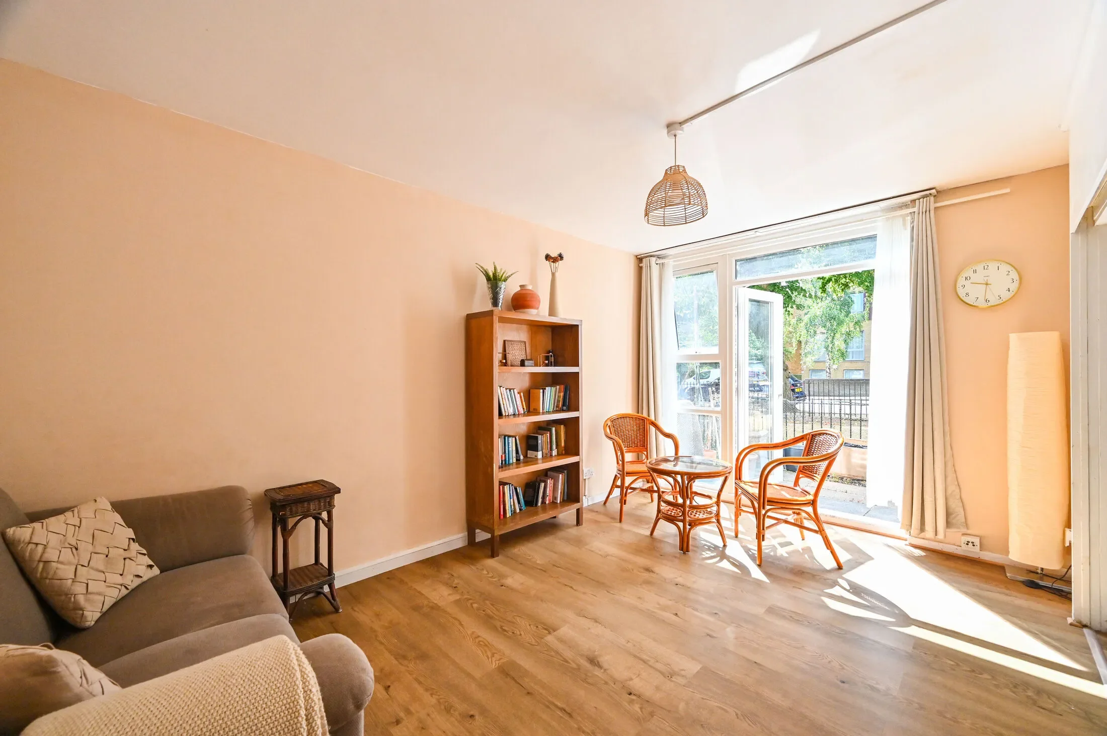 Flat Aberdeen Park in Greater London