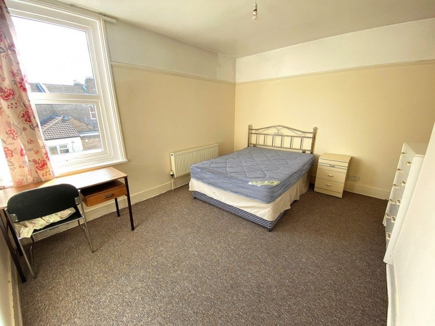 Flat Londesborough Road in Portsmouth