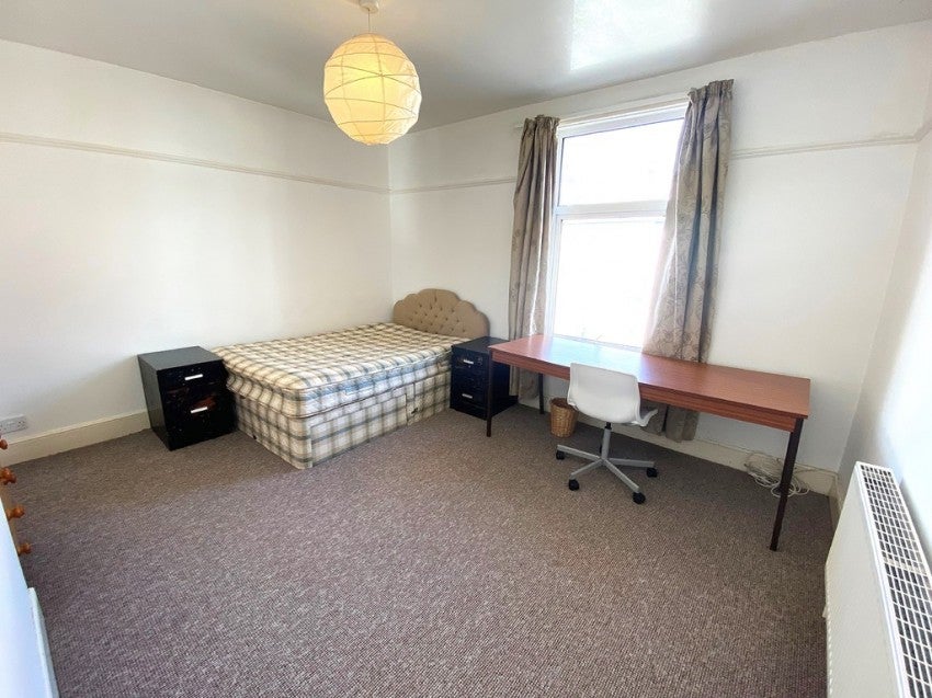 Flat Londesborough Road in Portsmouth