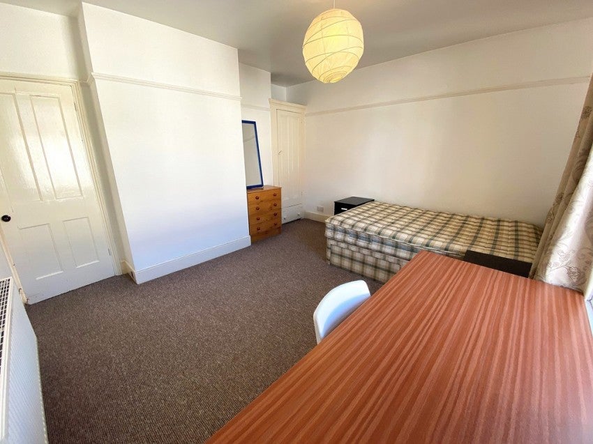 Flat Londesborough Road in Portsmouth