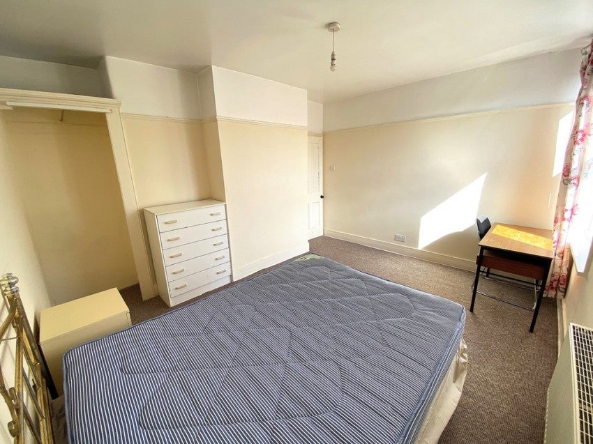 Flat Londesborough Road in Portsmouth