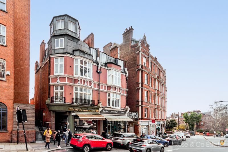 Flat College Crescent in Greater London
