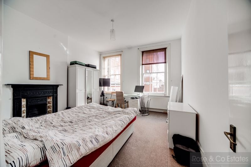 Flat College Crescent in Greater London