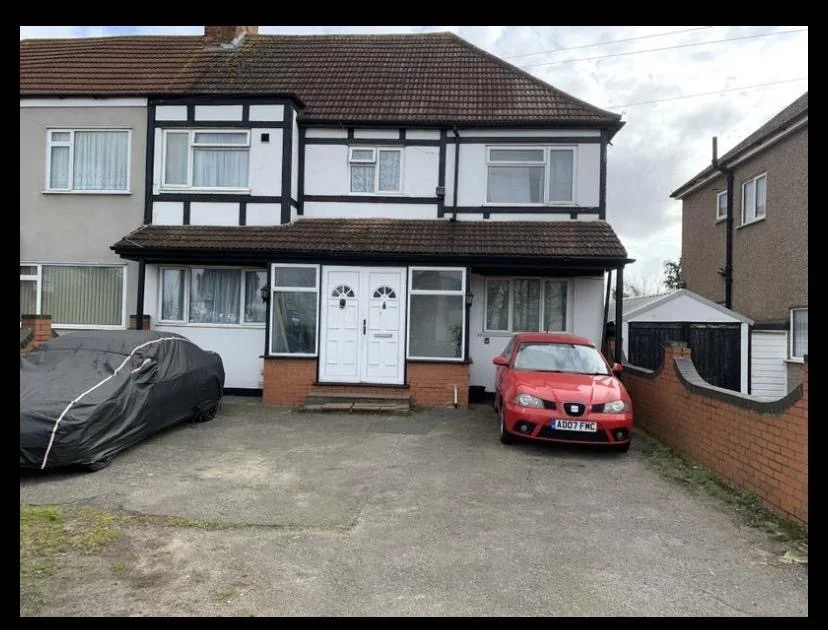 Room Zealand Avenue in Greater London