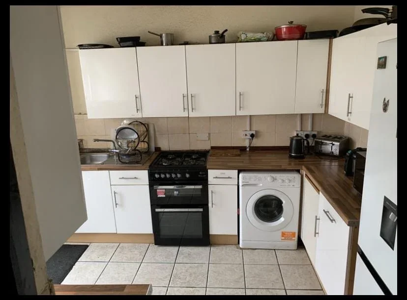 Room Zealand Avenue in Greater London