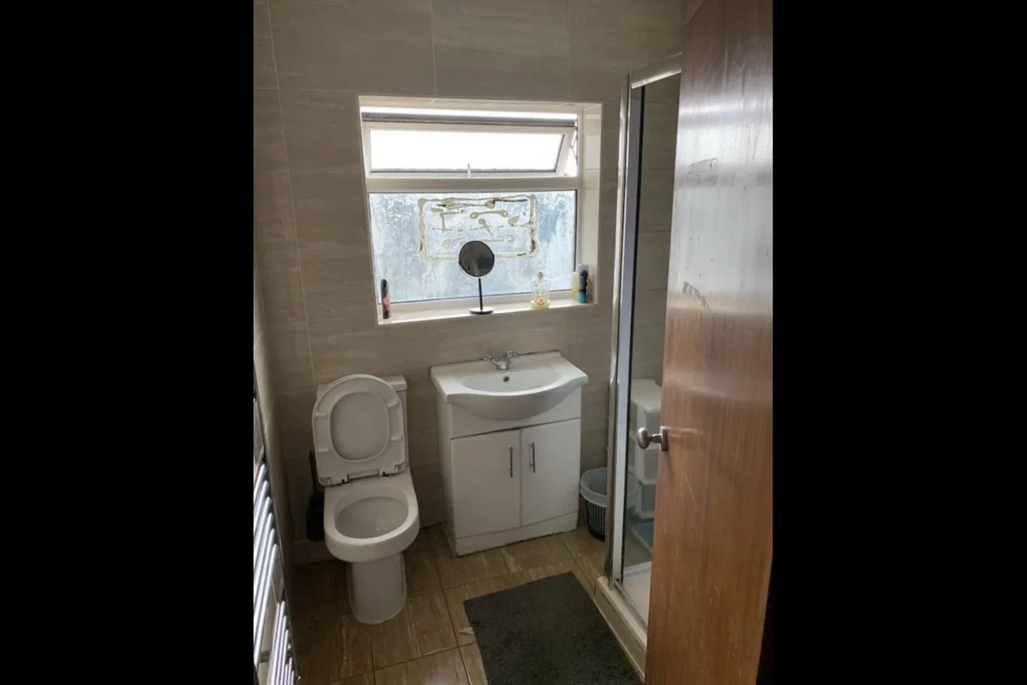 Room Zealand Avenue in Greater London