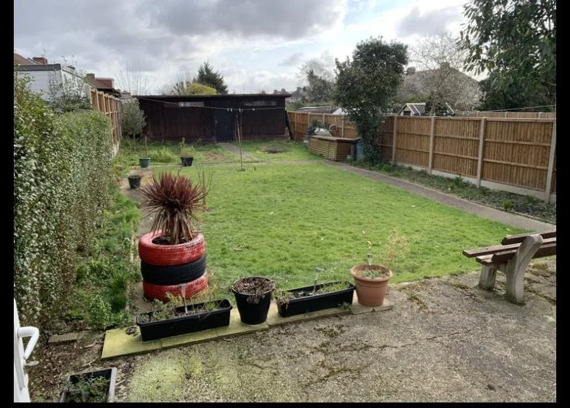 Room Zealand Avenue in Greater London