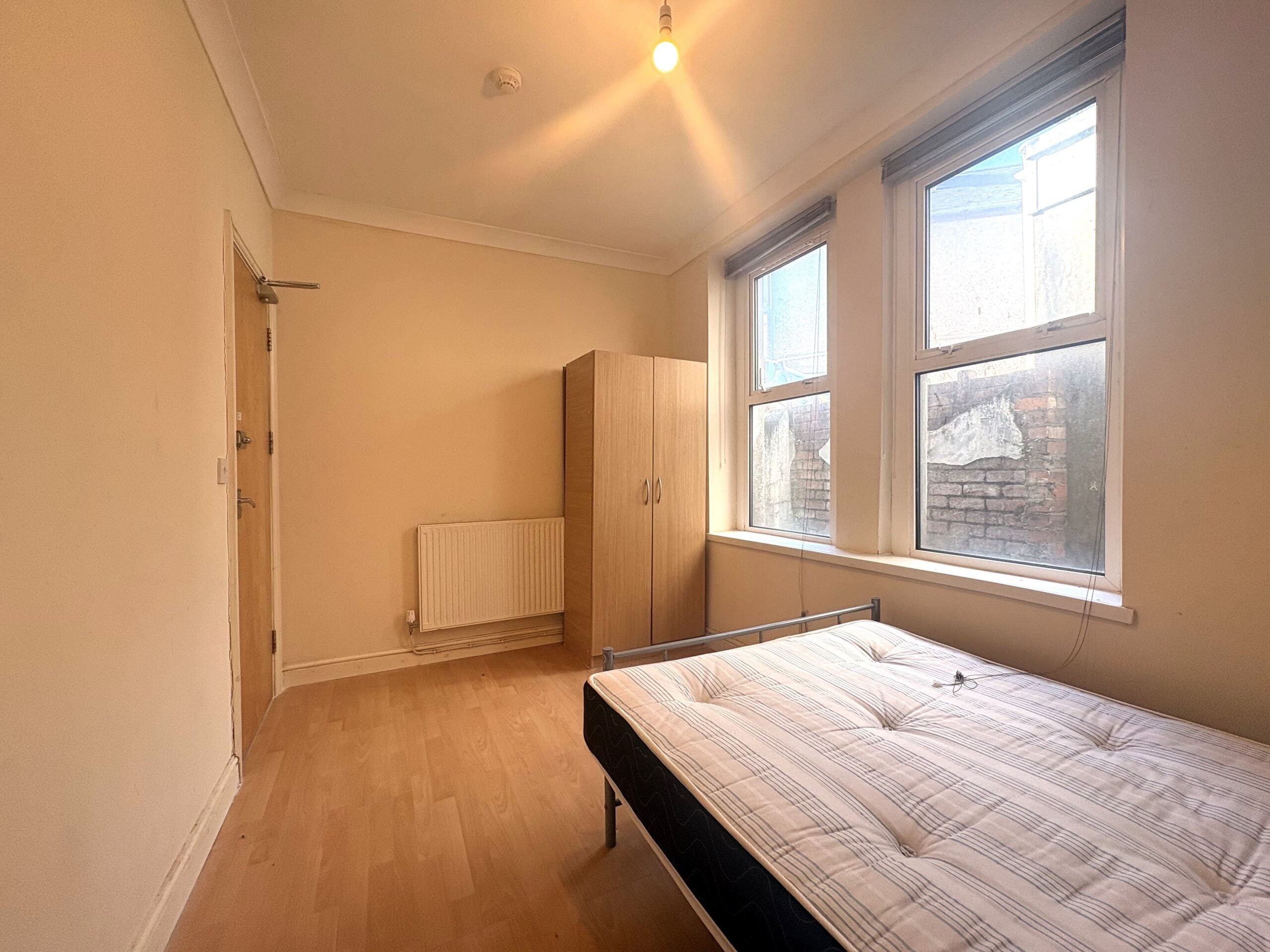 Room Mackintosh Place in Cardiff