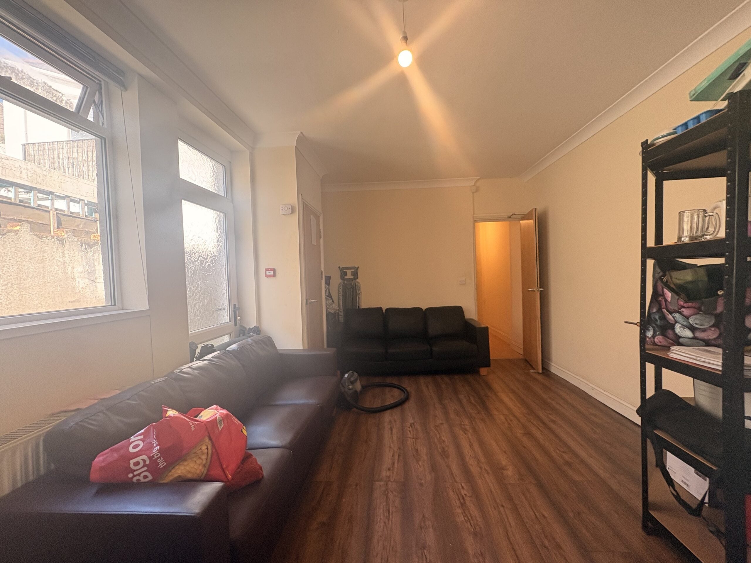 Room Mackintosh Place in Cardiff