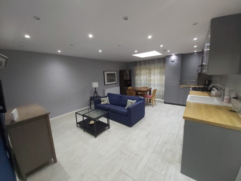 Room Bow Common Lane in Greater London