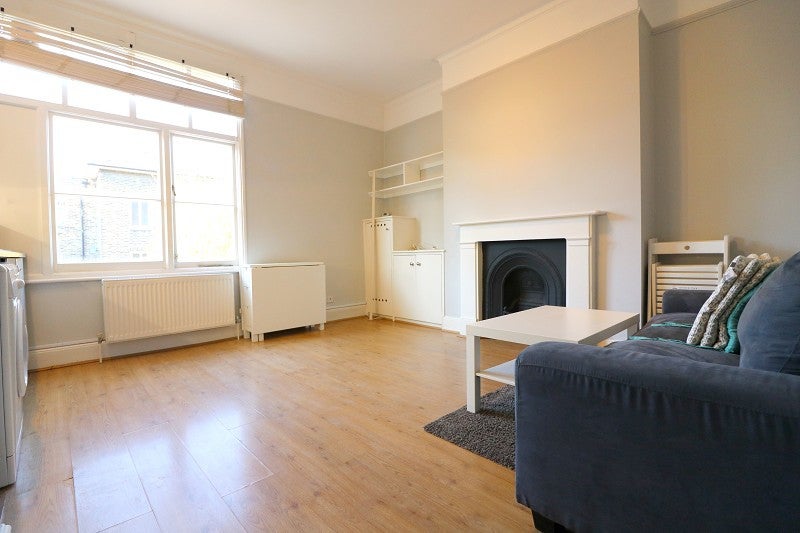 Flat Goldhawk Road in Greater London