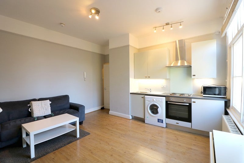 Flat Goldhawk Road in Greater London
