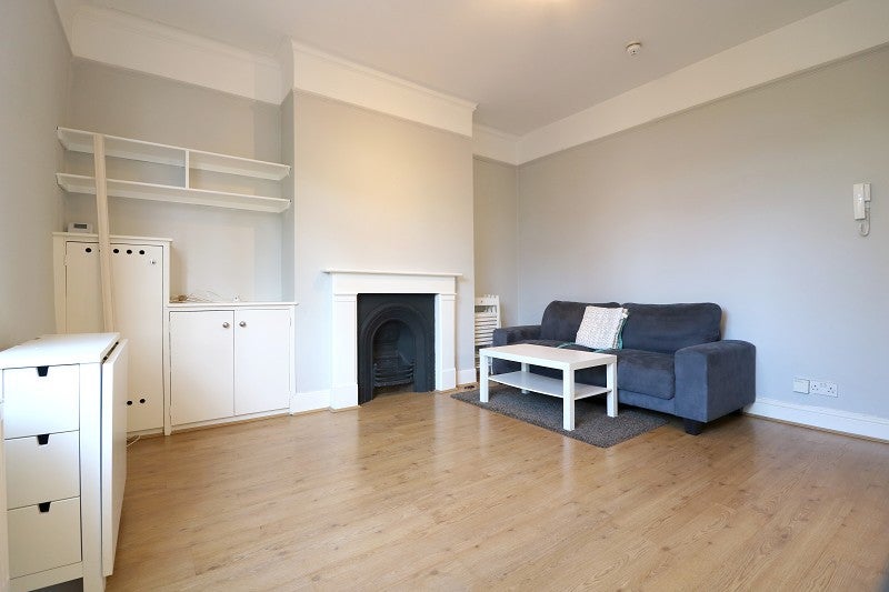 Flat Goldhawk Road in Greater London