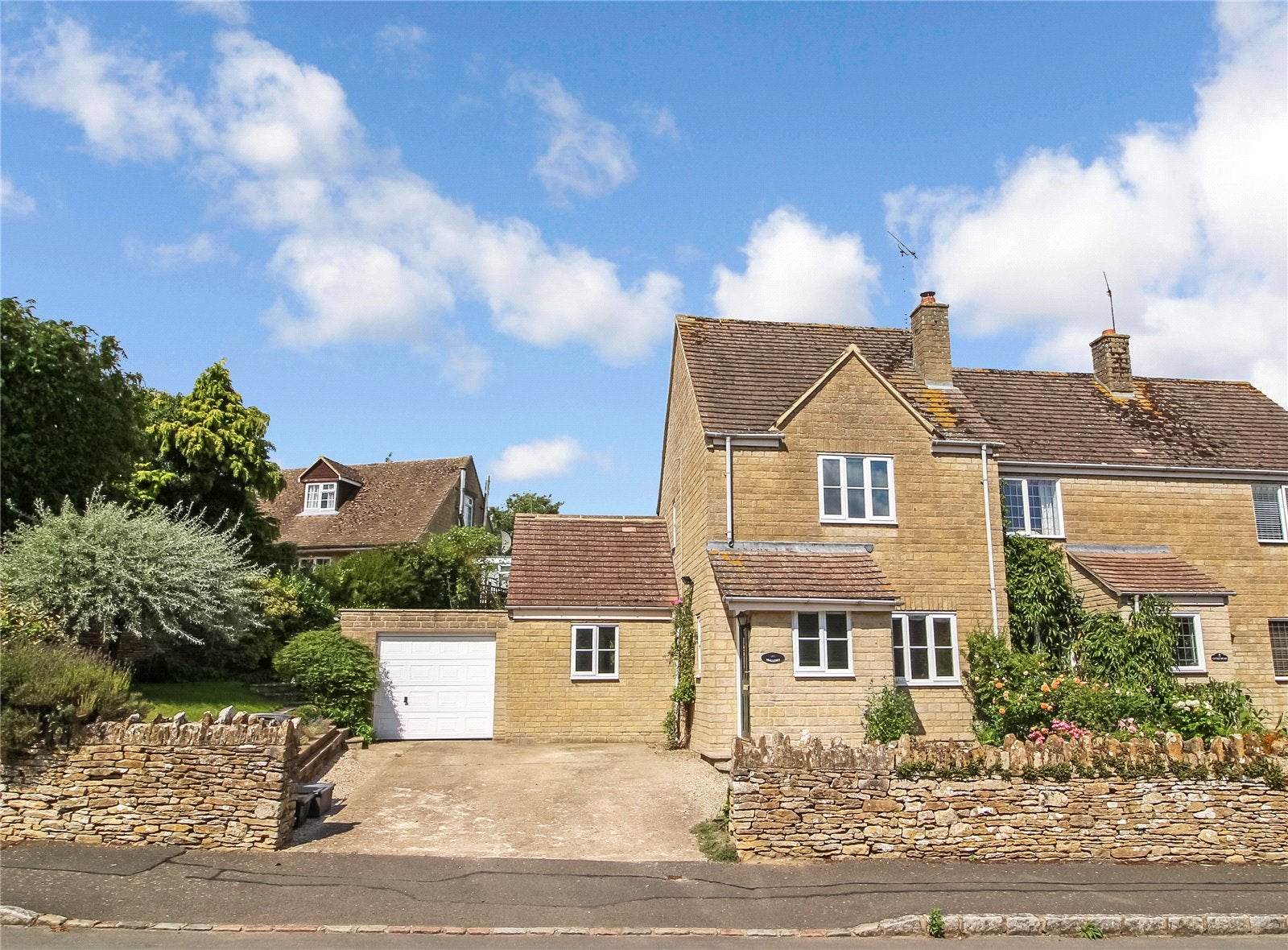 House Village Street in Cotswold District