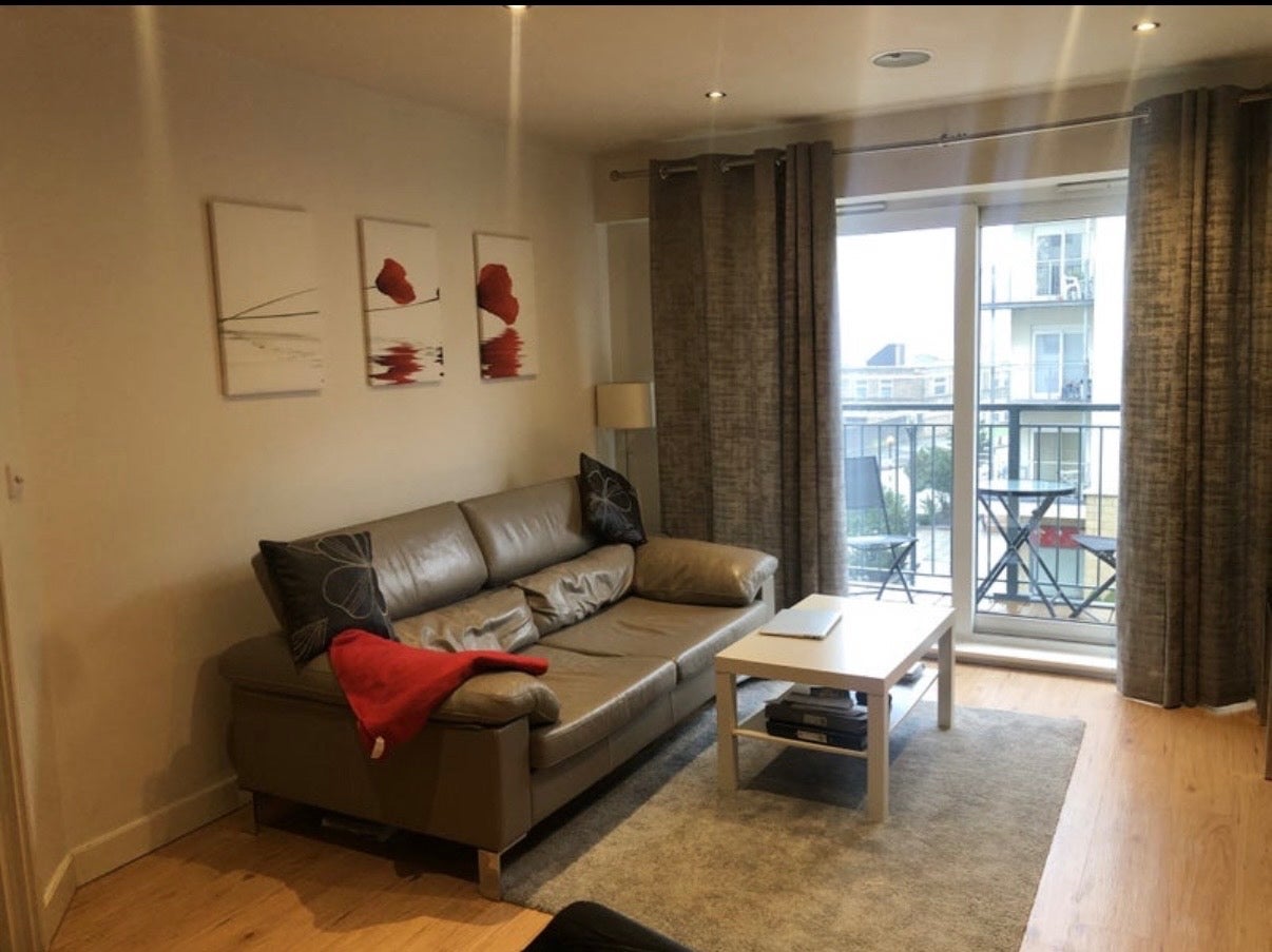 Room Heritage Avenue in Greater London