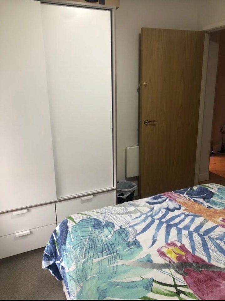 Room Heritage Avenue in Greater London