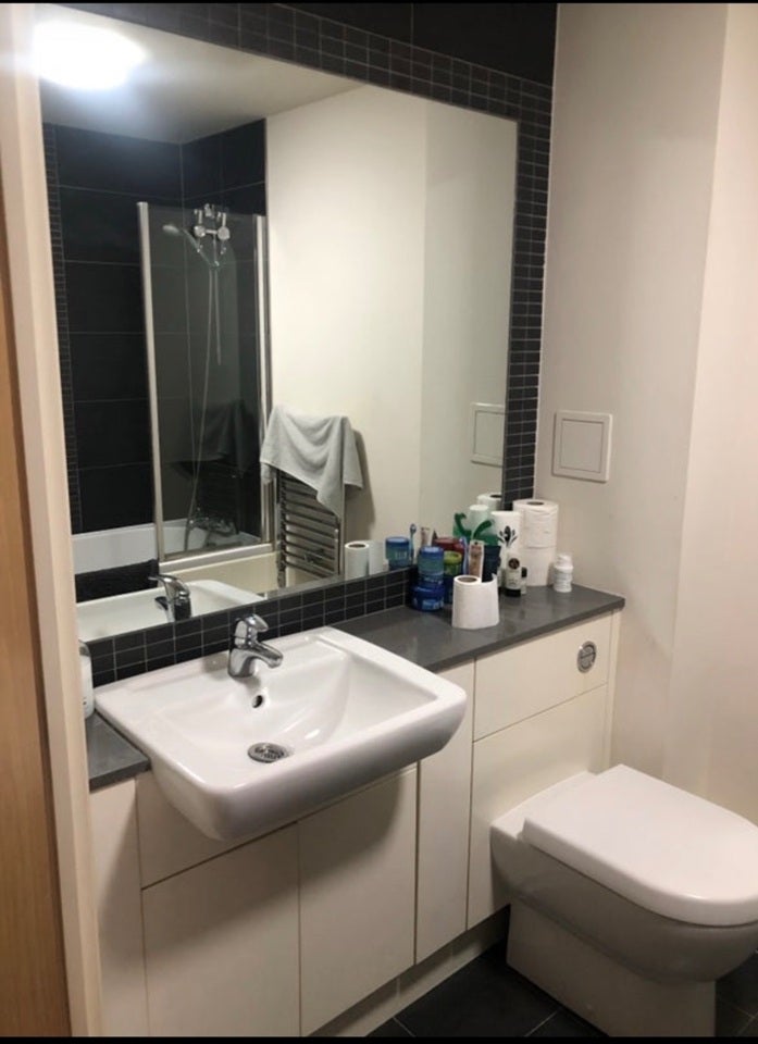 Room Heritage Avenue in Greater London