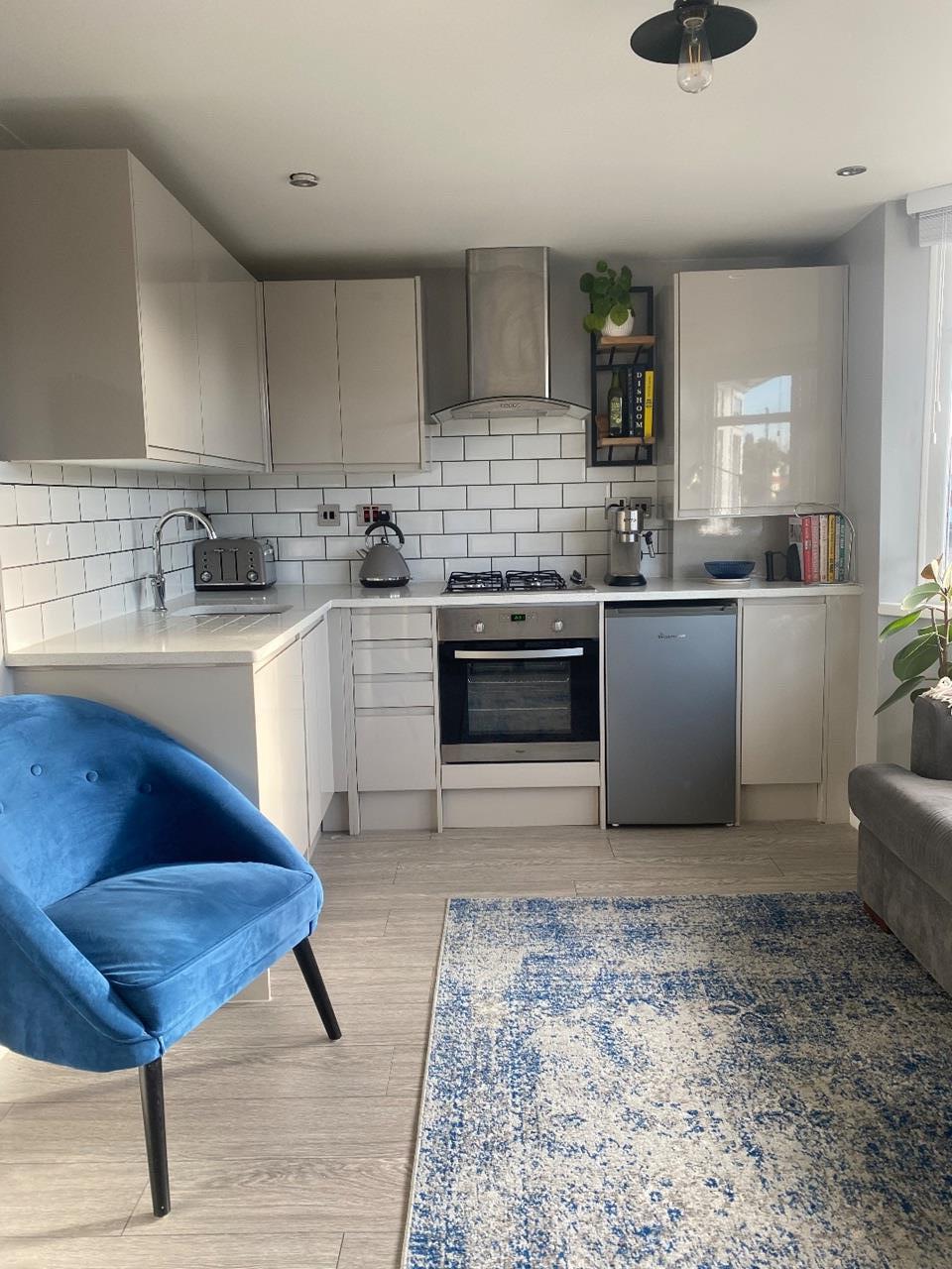 Flat Riverview Road in Epsom and Ewell