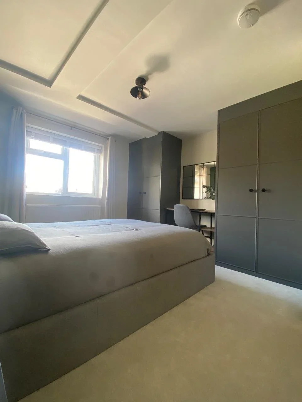 Flat Riverview Road in Epsom and Ewell