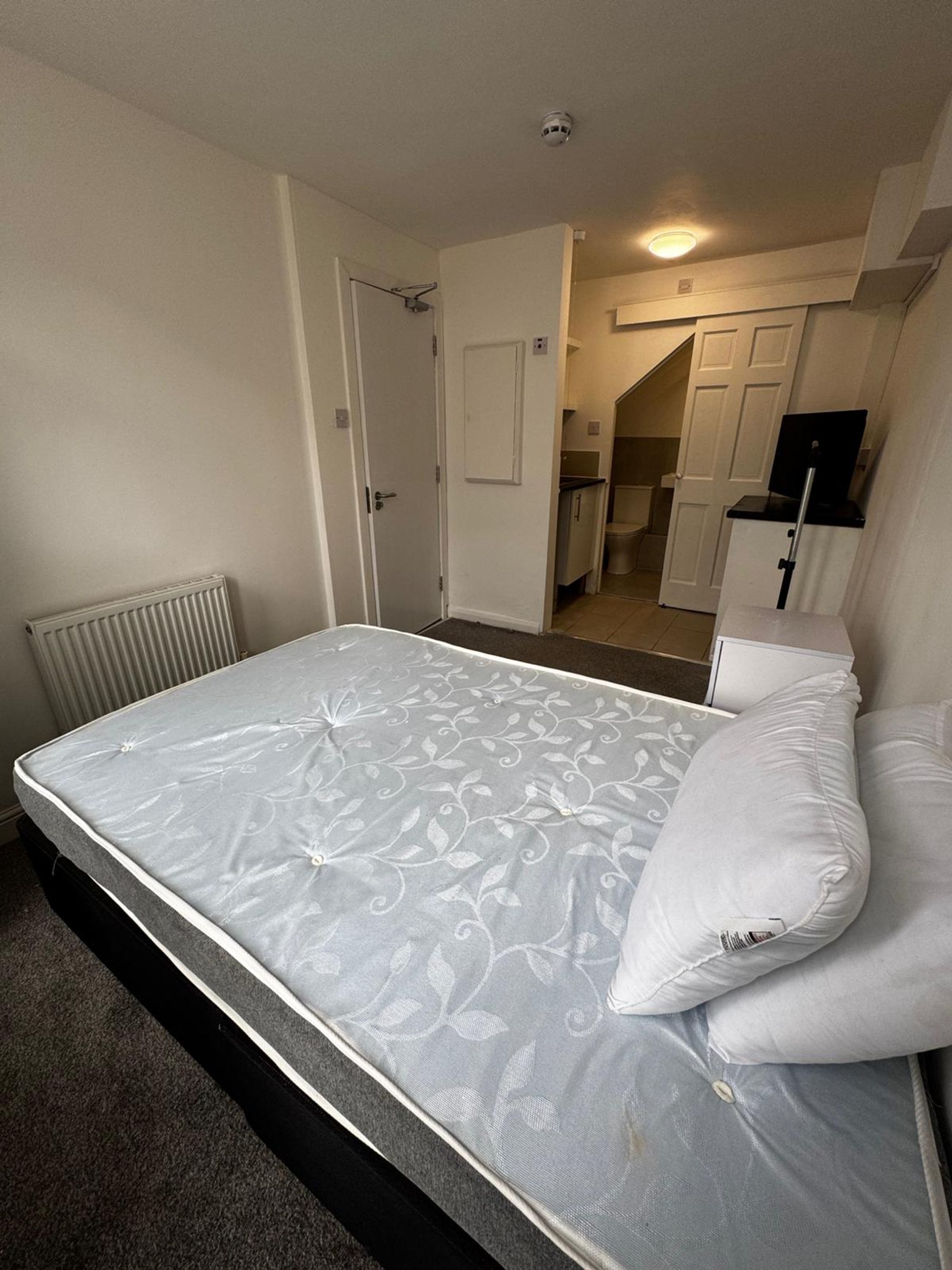 Room Coburg Crescent in Greater London