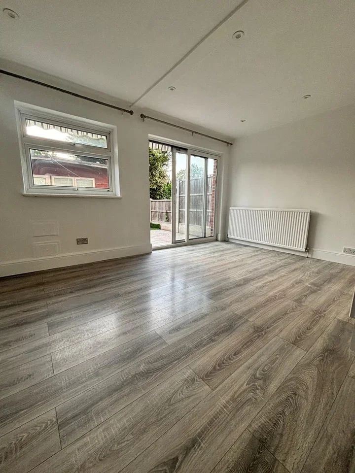 Room Liphook Close in Greater London
