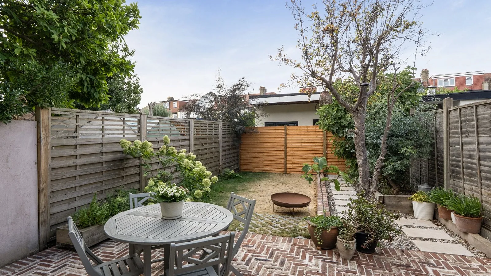 House Firs Lane in Greater London