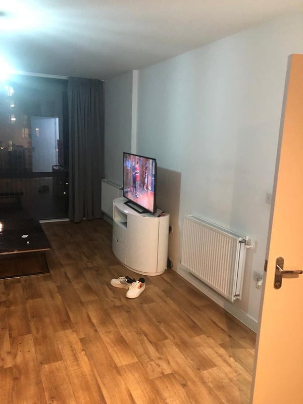 Room Carpenters Road in Greater London
