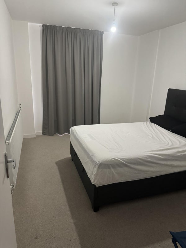 Flat Carpenters Road in Greater London