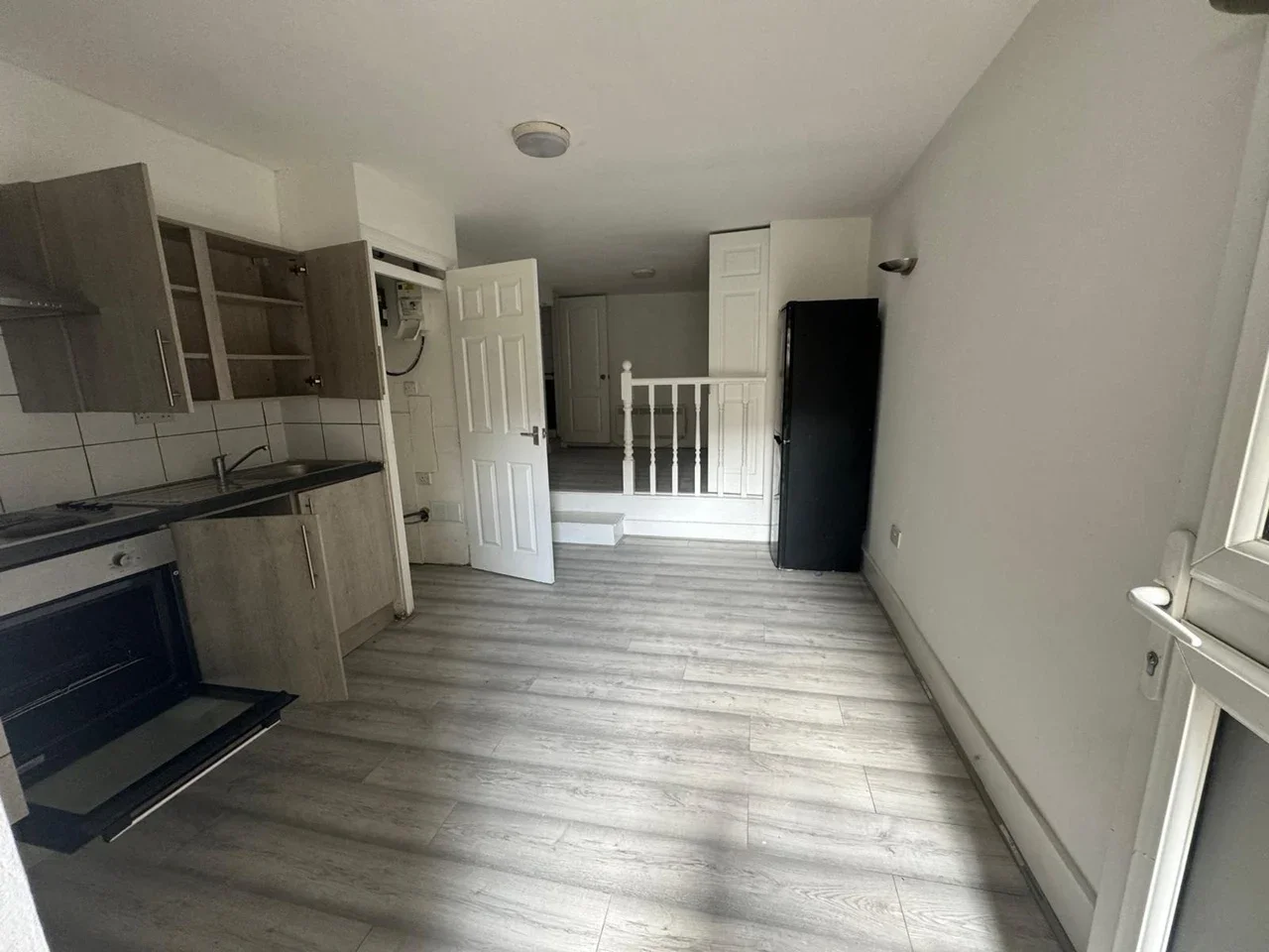 Flat Ilford Lane in Greater London