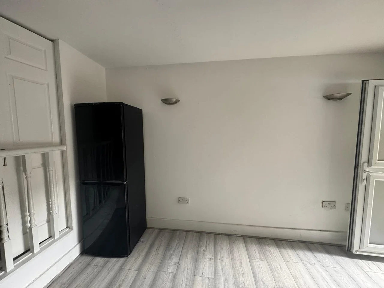 Flat Ilford Lane in Greater London