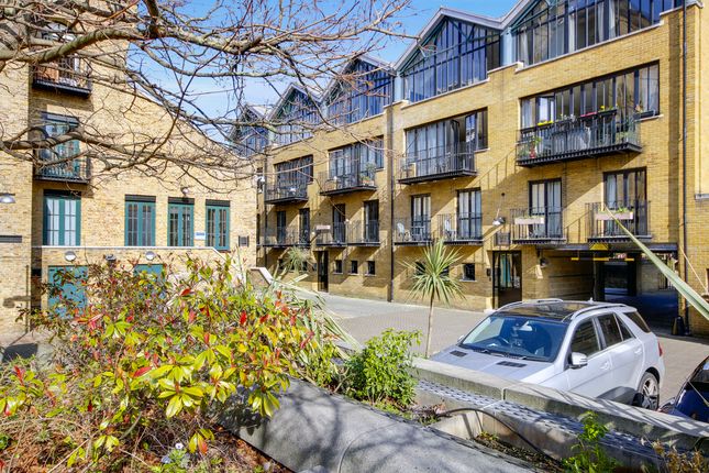 Flat Burrells Wharf Square in Greater London