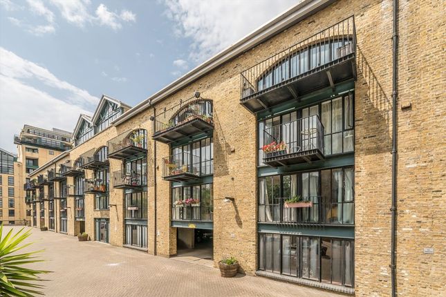 Flat Burrells Wharf Square in Greater London