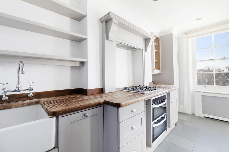 Flat Norland Square in Greater London