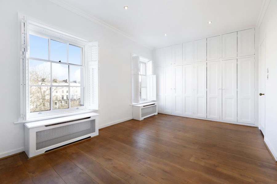 Flat Norland Square in Greater London