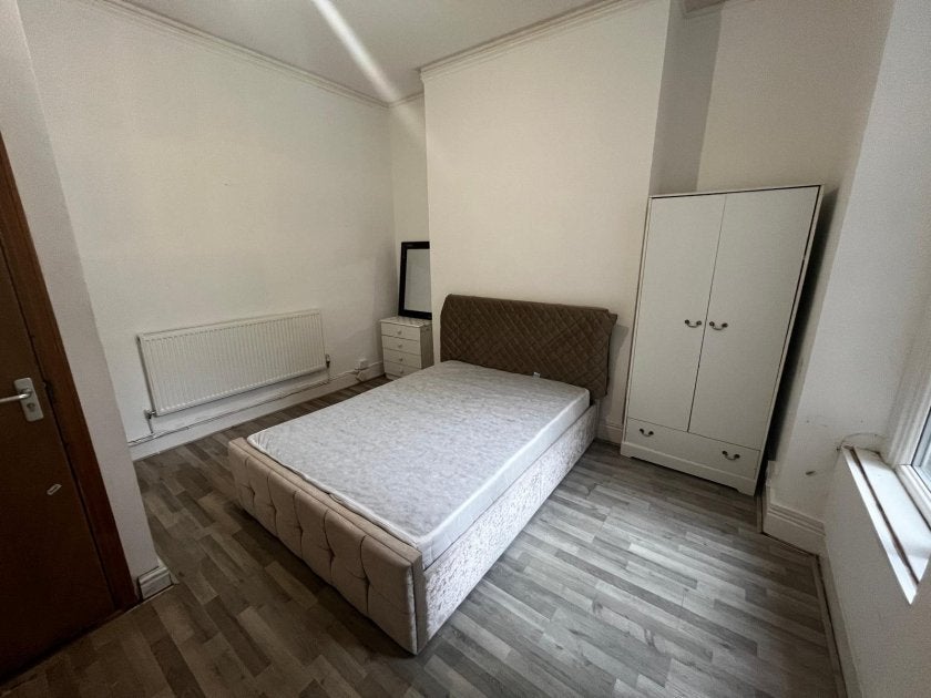 Room Mansel Street in Swansea