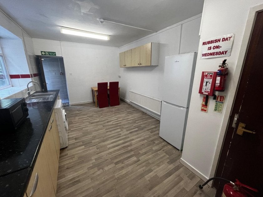 Room Mansel Street in Swansea