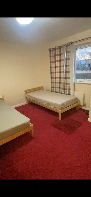 Room Elderberry Way in Greater London
