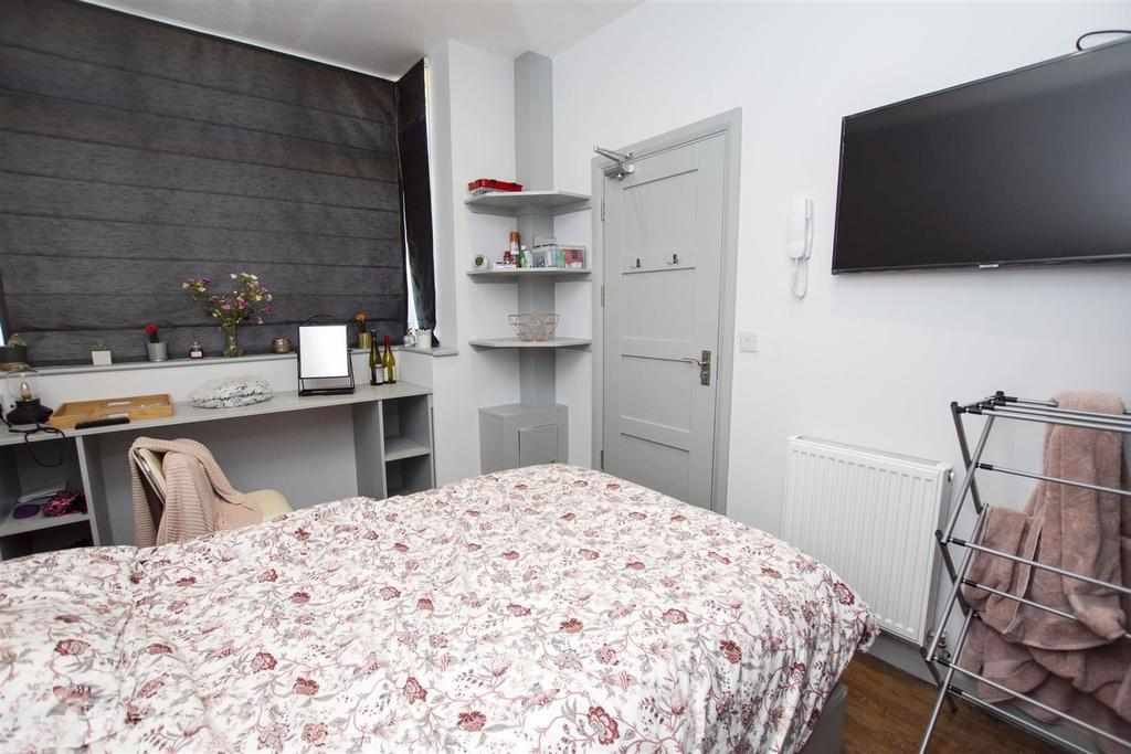 Flat Heeley Road in Birmingham