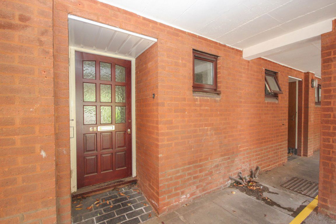 Flat Compass Court in Coventry