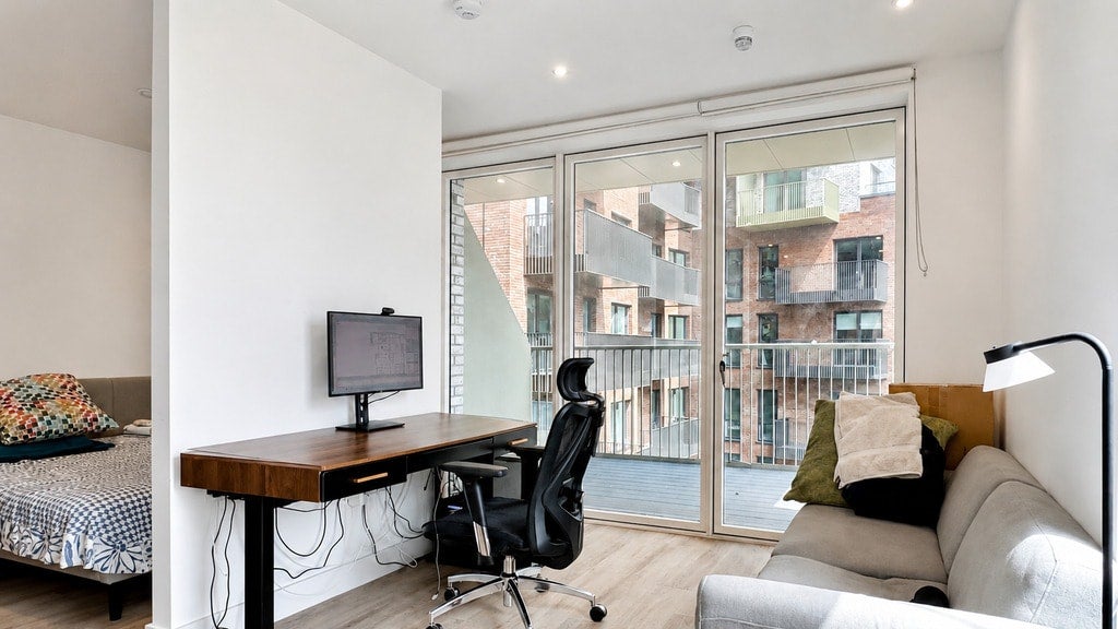 Flat Friary Road in Greater London